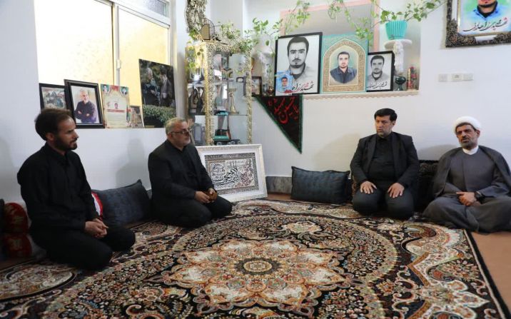 استاندار جدید قم با خانواده شهید مدافع امنیت «مهدی زاهدلوئی»دیدار کرد